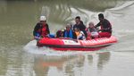 Melihat Proses Evakuasi Korban Banjir di Demak
