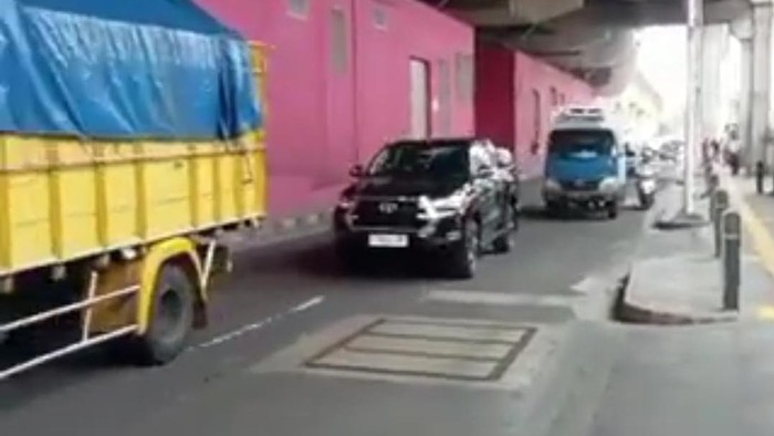 Evakuasi truk beras yang terperosok jalan ambles di Jaktik telah selesai