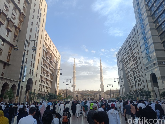 Foto-foto Buka Puasa di Madinah Foto-foto Buka Puasa di Madinah