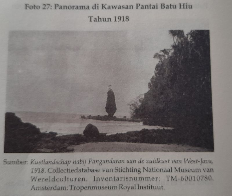 Foto Repro Pantai Batuhiu dari Buku Pangandaran dari Masa ke Masa karya Prof. Drm Nina Herlina Lubis