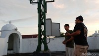 Gauk Plengkung Gading sebagai penanda waktu berbuka puasa ini sudah berlangsung 5 tahun belakangan. Berawal dari inisiatif Takmir Masjid Nurul Islam dan seizin pihak Keraton Jogja. Foto: Dwi Agus/detikJogja
