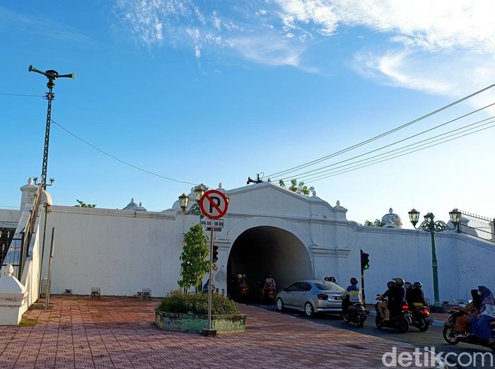 Gauk Plengkung Gading, Kraton, Kota Jogja, Senin (18/3/2024).
