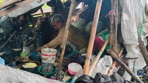 Gubuk tempat tinggal pasutri renta di Desa Nggembe, Kecamatan Bolo, Kabupaten Bima, NTB, Senin (18/3/2024). (istimewa)