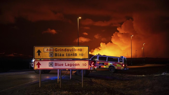 Plumes of smoke rise from volcanic activity between Hagafell and Stóri-Skógfell, Iceland, on Saturday, March 16, 2024. (AP Photo/Marco di Marco)