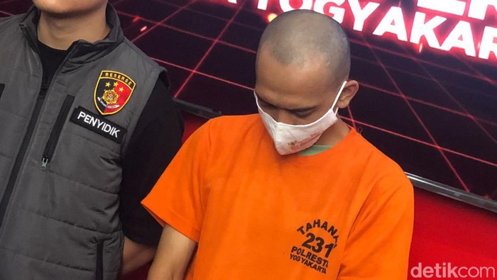 HNR alias Asep (30) tersangka pembunuhan wanita di kos wilayah Kotabaru, Kota Jogja, Senin (18/3/2024).