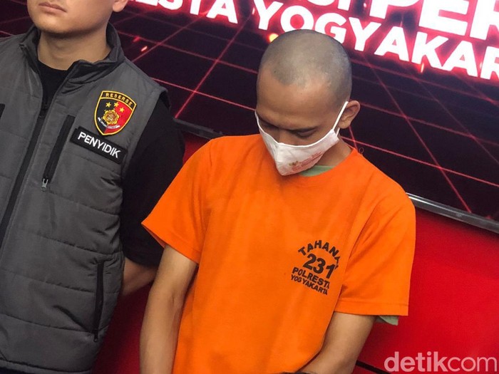HNR alias Asep (30) tersangka pembunuhan wanita di kos wilayah Kotabaru, Kota Jogja, Senin (18/3/2024).