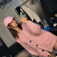 Hingga pergantian tahun 2024, Hyeri belum mengganti casing couple yang serupa dengan mantan kekasihnya. Sedangkan menurut Dispatch, Ryu Jun Yeol sudah mengembangkan perasaan pada Han So Hee setelah bertemu di pameran foto. Foto: dok. Instagram @hyeri_0609