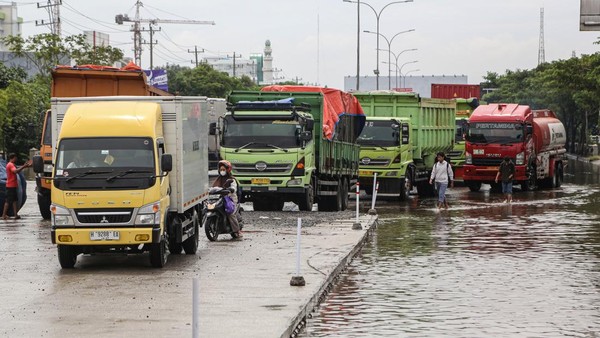 Pascabanjir, Jalur Pantura Semarang Mulai Bisa Dilalui Kendaraan
