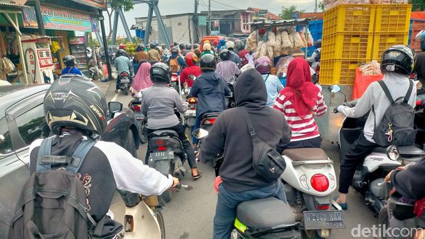 jalur perbatasan Surabaya-Sidoarjo-Gresik macet