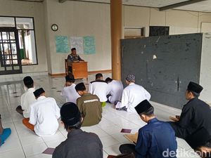 Kajian Khusus Santri Ponpes Pagelaran III Subang Selama Ramadan