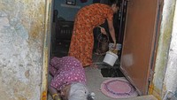 Susheela, seorang warga pinggiran Bandepalya mengatakan, pemandangan tersebut bukanlah hal yang aneh.Kadang-kadang terjadi perkelahian, banyak perdebatan, katanya.