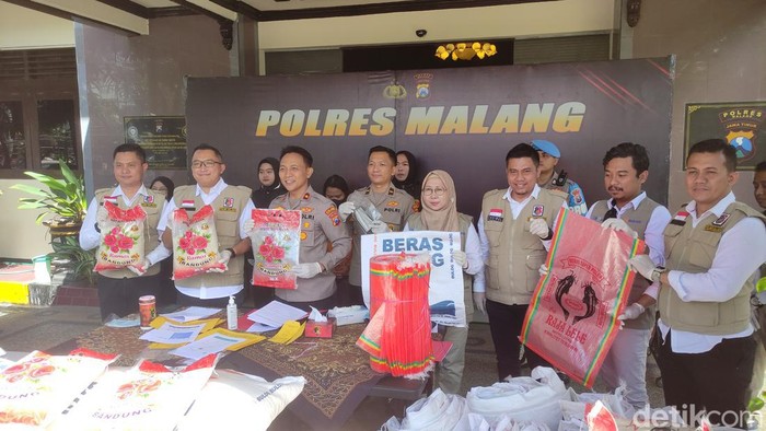 Konferensi pers kasus pengemasan ulang beras Bulog SPHP menjadi beras premium