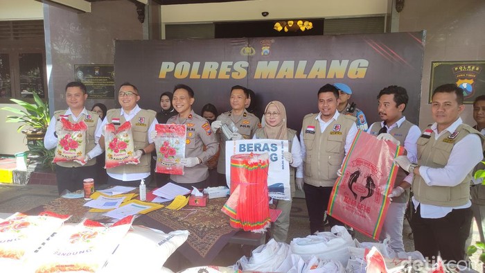 Konferensi pers kasus pengemasan ulang beras Bulog SPHP menjadi beras premium