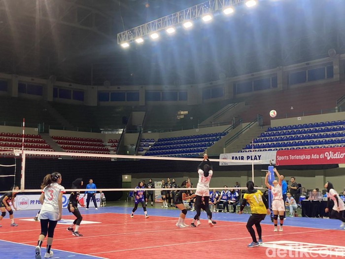 Laga final four Nusantara Cup 2024, Vita Solo vs Petrokimia Volleyball Academy, di GOR UNY, Sleman, Minggu (17/3/2024).