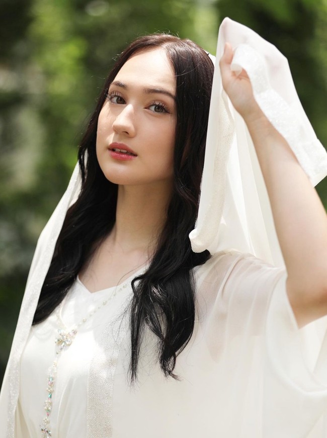 Pemilik nama lengkap Laura Christina Moane sendiri diketahui memiliki darah keturunan Inggris dari orangtuanya. Tak heran jika kekasih Al itu punya wajah blasteran yang khas. Foto: Instagram/@its_lauramoane2