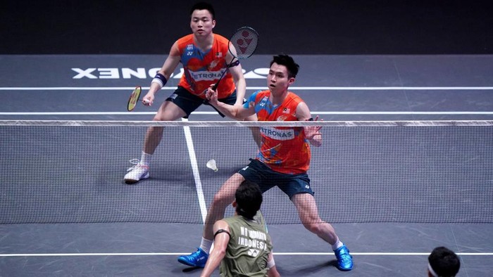 Lihat Lagi Aksi Fajar/Rian Tumbangkan Wakil Malaysia dan Juara All England Malaysia's Aaron Chia and Soh Wooi Yik in action against Indonesia's Fajar Alfian and Muhammad Ardianto in their Men's Doubles final on day six of the YONEX All England Open Badminton Championships at the Utilita Arena Birmingham. Picture date: Sunday March 17, 2024. (Photo by Bradley Collyer/PA Images via Getty Images)