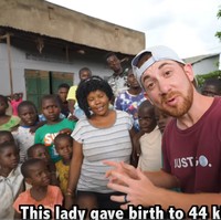 Dilansir Bright Side, suami Mariam sudah meninggalkannya sejak 2015. Sebelumnya, pria tersebut tidak pernah turun tangan dalam mengurus buah hati mereka. Saat berpisah, suaminya pun tega menjual ladang dan tempat tinggal mereka sehingga Mariam dan anak-anaknya tidak punya rumah. Foto: Dok. YouTube Drew Binsky