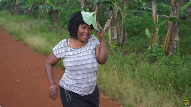 Sejak menikah, Mariam terus saja melahirkan sampai berumur 36 tahunan. Total ia melahirkan enam pasang kembar dua, empat pasang kembar tiga, tiga pasang kembar empat, dan dua anak tanpa kembar. Kondisi Mariam sendiri dikenal sebagai hiperovulasi di mana rahimnya lebih besar dari kebanyakan wanita normal. Foto: Dok. YouTube Drew Binsky