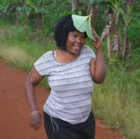 Sejak menikah, Mariam terus saja melahirkan sampai berumur 36 tahunan. Total ia melahirkan enam pasang kembar dua, empat pasang kembar tiga, tiga pasang kembar empat, dan dua anak tanpa kembar. Kondisi Mariam sendiri dikenal sebagai hiperovulasi di mana rahimnya lebih besar dari kebanyakan wanita normal. Foto: Dok. YouTube Drew Binsky