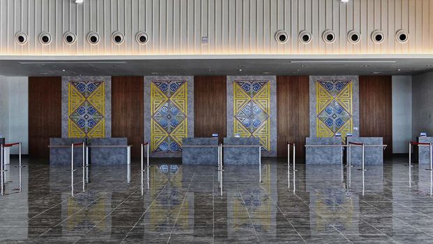 Menteri Perhubungan Budi Karya Sumadi meninjau Bandara Singkawang di Kelurahan Pangmilang, Kota Singkawang, Kalimantan Barat, Senin (18/3/2024). Bandara ini rencananya akan diresmikan Presiden Joko Widodo pada Rabu (20/3/2024).