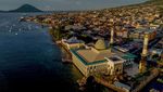 Menikmati Indahnya Pemandangan Masjid Al-Munawar Ternate