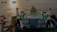 Masjid dengan kapasitas 15 ribu jamaah tersebut menjadi daya tarik bagi wisatawan untuk berwisata religi selama bulan suci Ramadan 1445 Hijriah.
