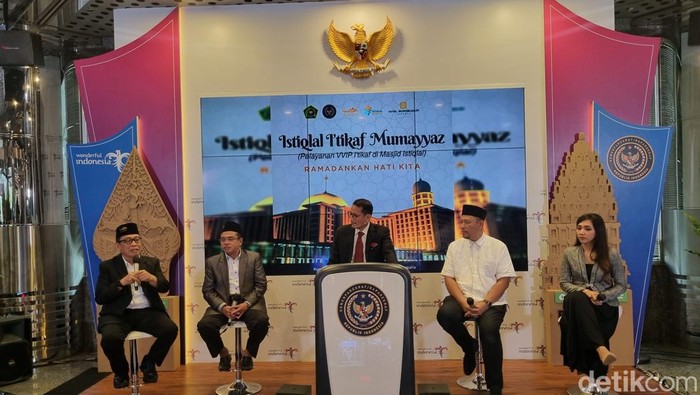 Menteri Pariwisata dan Ekonomi Kreatif (Menparekraf), Sandiaga Salahuddin Uno, di Weekly Press Briefing with Sandiaga Uno, Senin (18/3/2024).