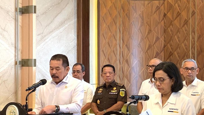 Menteri Keuangan Sri Mulyani Indrawati hari ini mendatangi kantor Kejaksaan Agung (Kejagung) di Jakarta Selatan.