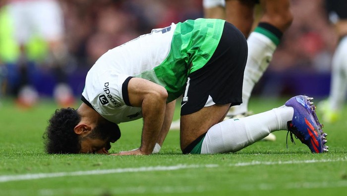 Soccer Football - FA Cup - Quarter Final - Manchester United v Liverpool - Old Trafford, Manchester, Britain - March 17, 2024 Liverpools Mohamed Salah celebrates scoring their second goal REUTERS/Molly Darlington