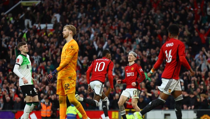 Soccer Football - FA Cup - Quarter Final - Manchester United v Liverpool - Old Trafford, Manchester, Britain - March 17, 2024 Manchester Uniteds Marcus Rashford celebrates scoring their third goal with Alejandro Garnacho REUTERS/Molly Darlington