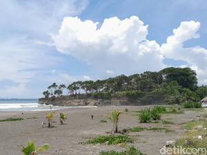 Perjalanan Melintasi Sejarah Pantai Batuhiu Pangandaran Dulu dan Kini