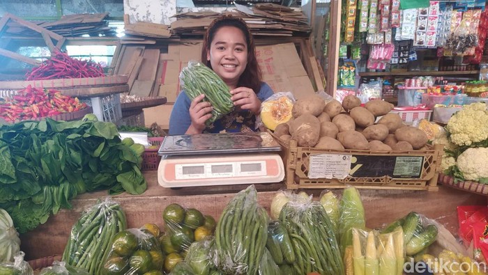 Pedagang sayur di Pasar Rejowinangun Magelang. Foto diambil Senin (13/3/2024).