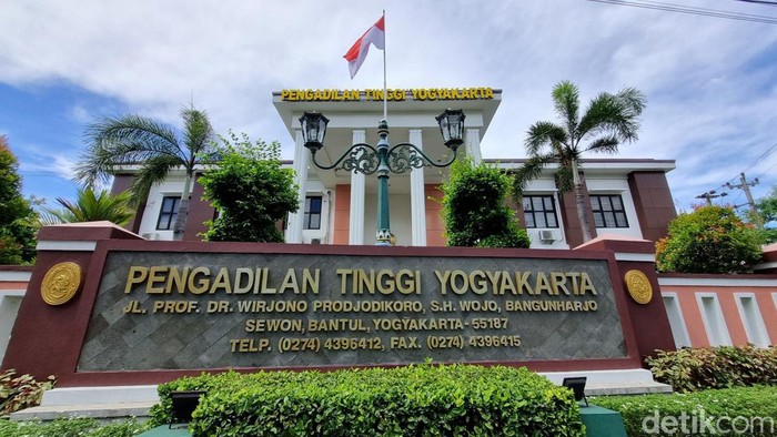 Pengadilan Tinggi Jogja di Ring Road Selatan, Sewon, Bantul, DIY, Senin (18/3/2024).