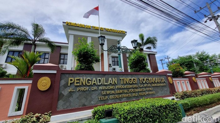 Pengadilan Tinggi Jogja di Ring Road Selatan, Sewon, Bantul, DIY, Senin (18/3/2024).