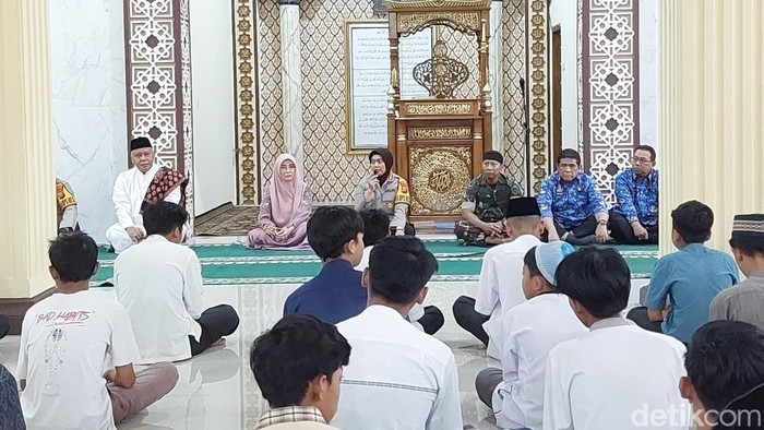 Pesantren kilat bagi anak berhadapan dengan hukum di Kota Cirebon.