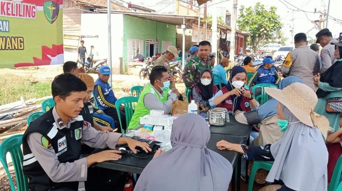 Polres Tulang Bawang memberikan pengobatan gratis untuk korban angin puting beliung.