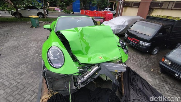 porsche 911 di mapolresta sidoarjo