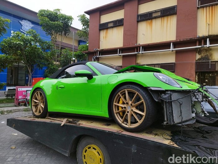 porsche 911 di mapolresta sidoarjo