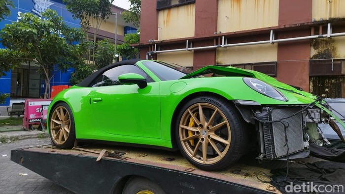porsche 911 di mapolresta sidoarjo