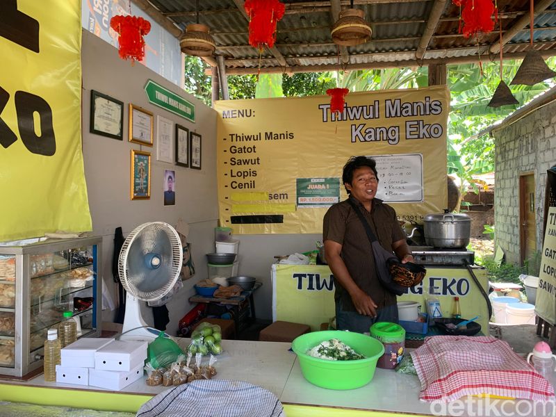 Potret tiwul dan sawut di Warung Kang Eko Jogja. Foto diambil Senin (18/3/2024).