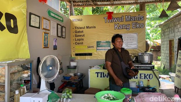 Potret tiwul dan sawut di Warung Kang Eko Jogja. Foto diambil Senin (18/3/2024).