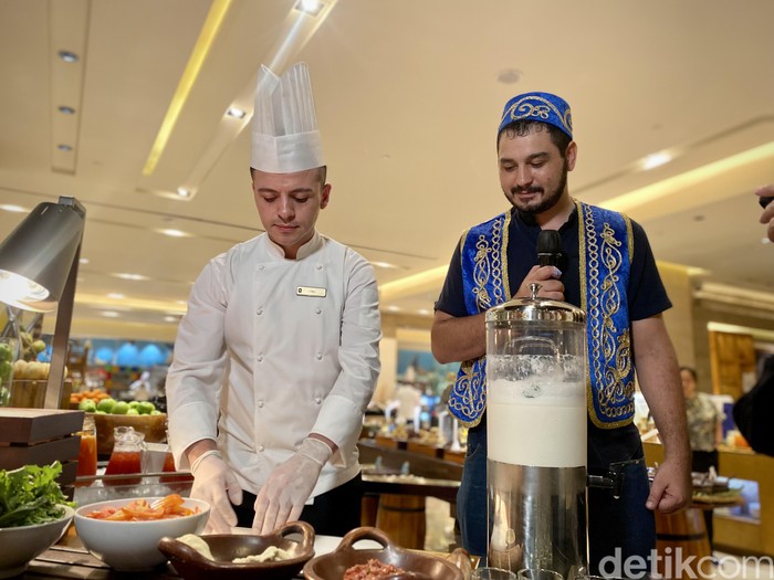 Di Sini Ada Kebab Turki dan Kaki Sapi Maranggi 40 Kg Untuk Buka Puasa