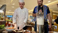 Selain buka puasa, restoran ini juga menawarkan paket bingkisan lebaran dengan harga mulai dari Rp 888.000++ hingga Rp 1.988.000++. Foto: detikcom/Riska Fitria