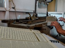 Mengintip Pembuatan Al-Quran Braille di Bandung