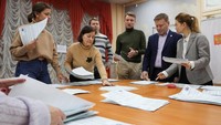 Sesuai dengan referendum yang berujung pada amandemen konstitusi Rusia di tahun 2021, Putin dapat berkuasa maksimal dua periode lagi. Dengan begitu, Putin maksimal dapat berkuasa sebagai presiden hingga tahun 2036. (REUTERS/Anton Vaganov)  