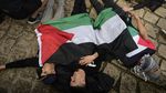 Ratusan Warga Spanyol Berbaring di Tanah Bentuk Protes Genosida di Gaza