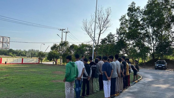 Remaja tersangka perang sarung di Batam saat diamankan polisi. (Dok Polres Karimun)