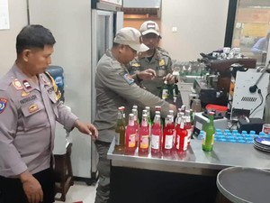 Razia di Bulan Ramadan, Satpol PP-Polisi Temukan Kafe di Bekasi Jual Miras