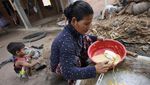 Senja Kala Pengumpul Nira di Kamboja