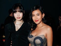 Shenina Cinnamon Foto Bareng Lisa BLACKPINK, Pinggang Dirangkul Bikin Iri